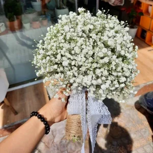 Bó hoa cầm tay cô dâu hoa baby trắng